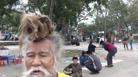 ÔNG cu co mái tóc ki la