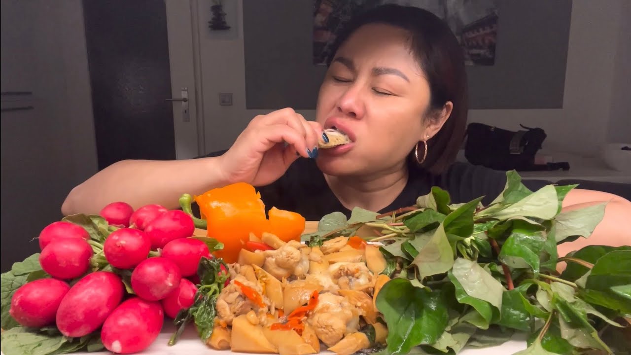 กระเพราปีกไก่ Stir-fried chicken wings with holy basil🌶️🤤Ep15-28.6.24