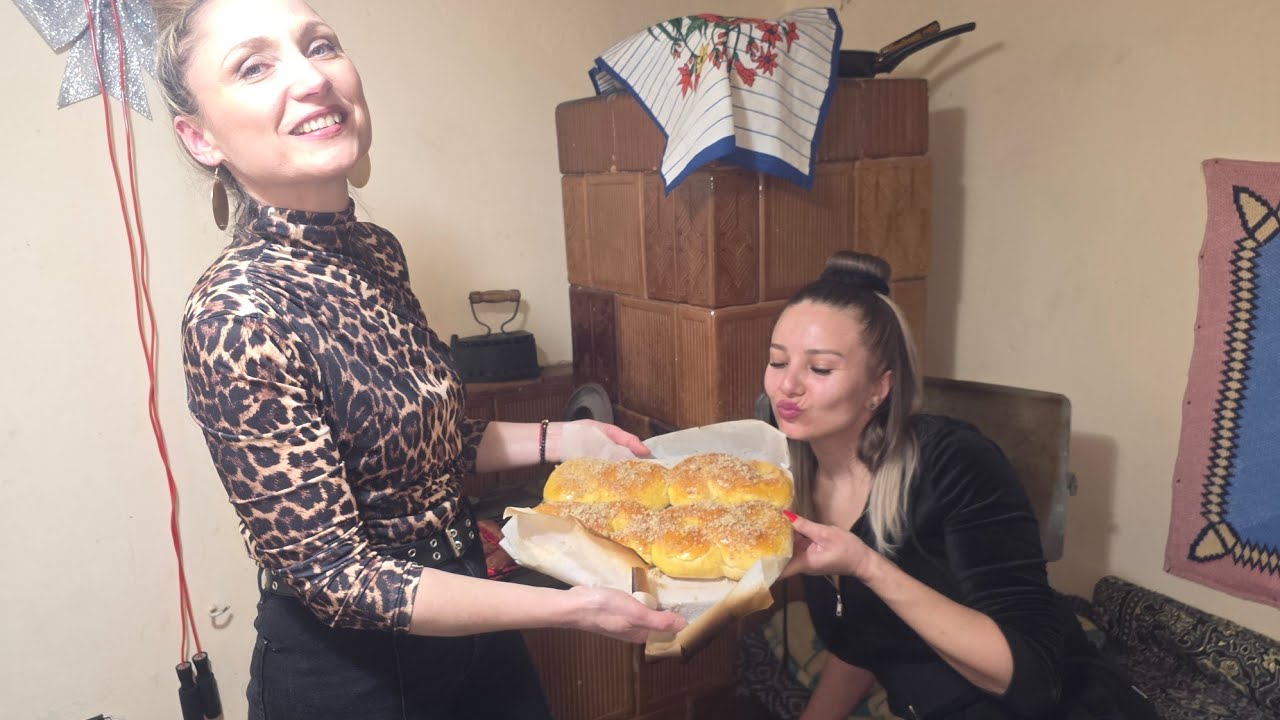 Și sfinții se uită la noi! O bunătate ne-a ieșit la rolă!