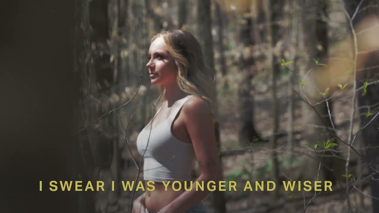 Ver Danielle Bradbery - "Younger and Wiser" (Official Lyric Video) no YouTube