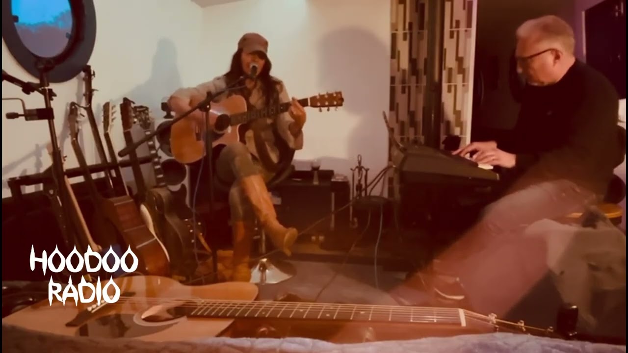 Mim Grey - Run - Unplugged on the Mojo Hand auf YouTube ansehen Mim Grey - Run - Unplugged on the Mojo Hand auf YouTube ansehen