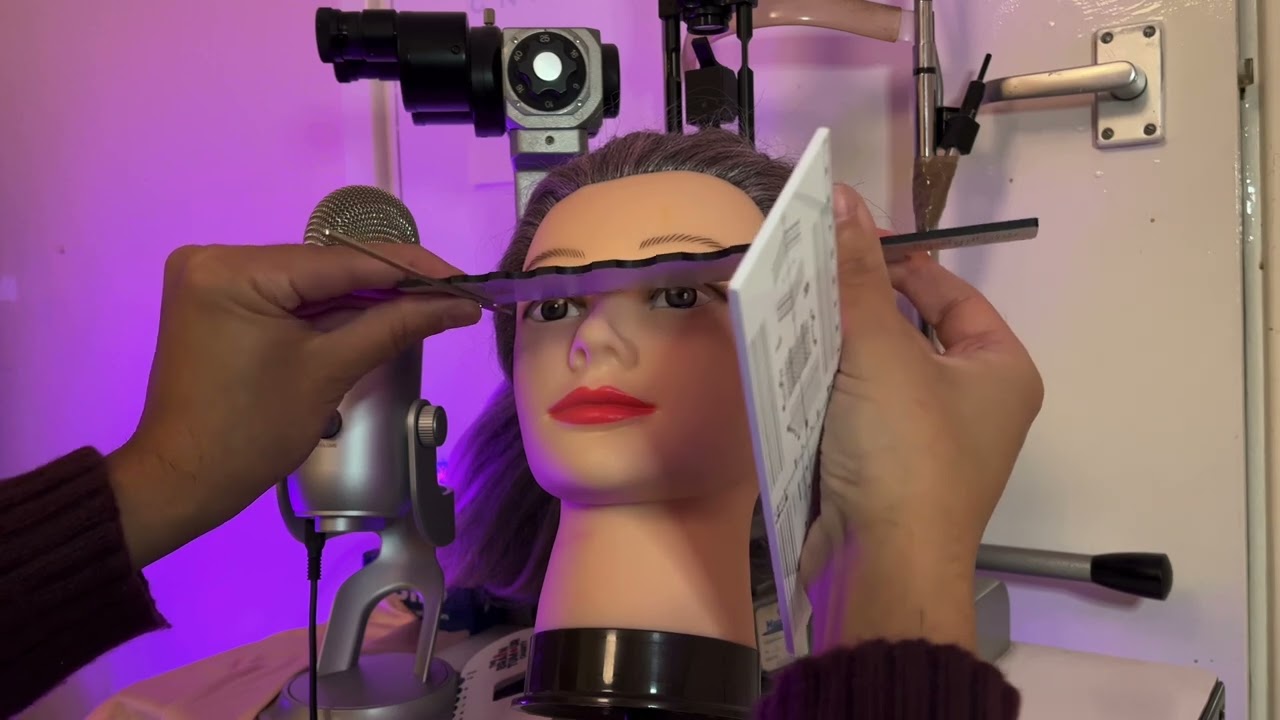 ASMR: Окулист демонстрирует измерения лица