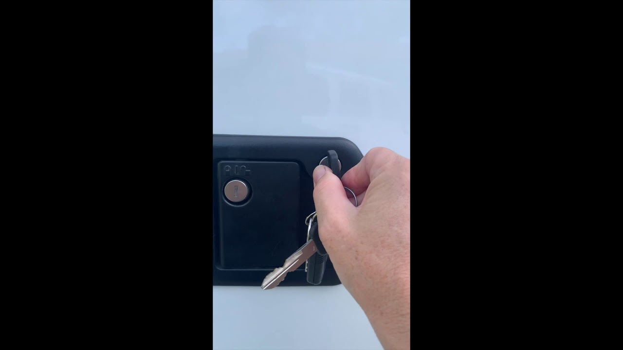 How to Lock the Main Coach Door on the Forest River Forester 3011DS ...