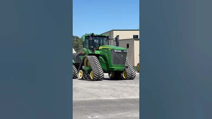 John Deere’s first diesel tractor (Model R) ↗️ modern day diesel tractor #9rx #johndeere #tractors