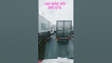 Xe xếp kính trên quốc lộ 1A khu vực khu công nghiệp Vĩnh Lộc hướng đi An Sương.