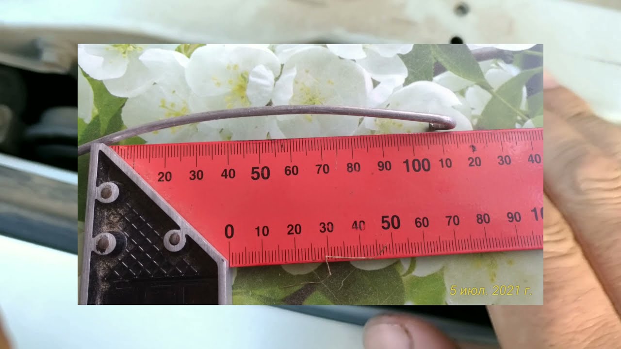 Как открыть капот на Тойоте Авенсис.