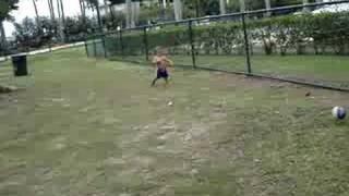 Patrick jogando bola soccer