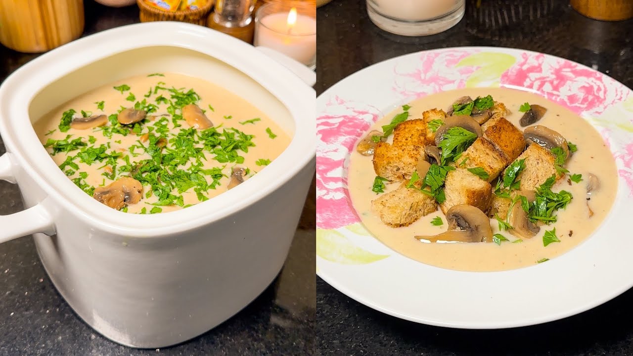 حساء الفطر الكريمي 🤤 مستحيل نقدر نوصفلكم شحال بنينة مع الخبز المحمص بالثوم و الاعشاب 😍