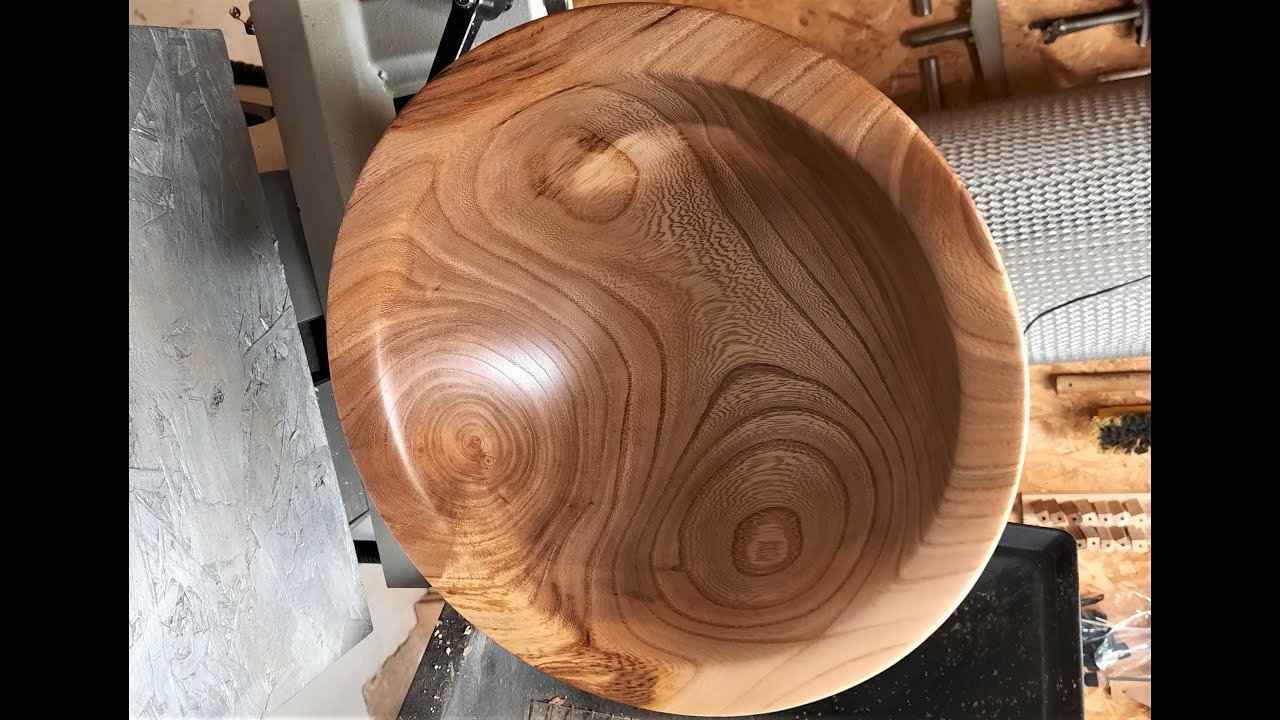 Wood turning a Bowl from Elm. 