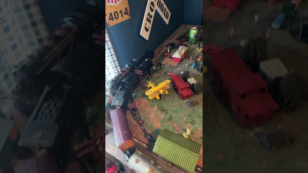 Rare Lionel lines 262E turbine with the original 1931 freight set very hard to find