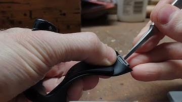 Fitbit Charge 5 band attachment flaw