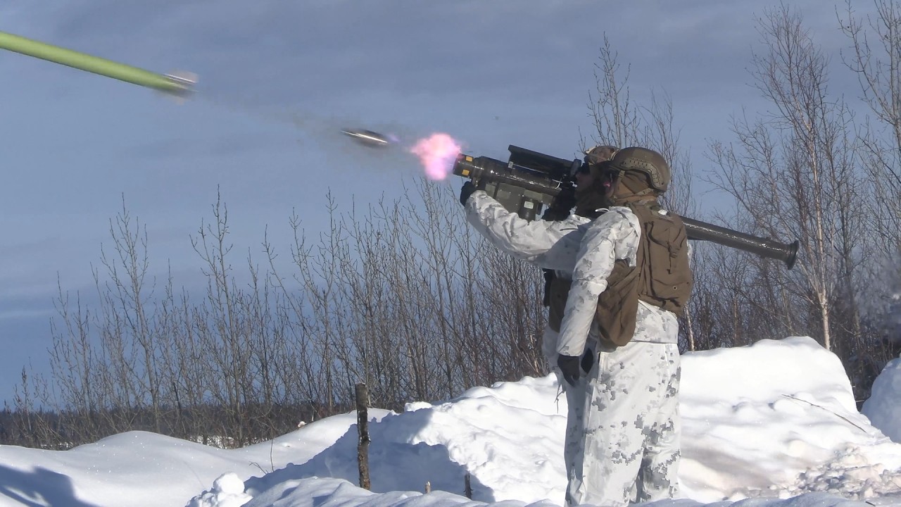 Стрельба из установки Stinger с участием морских пехотинцев 3-го батальона противовоздушной оборо...