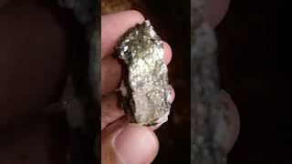 معدن الكلورادوايت coloradoite النادر الذي يحتوي على الذهب والفضة
