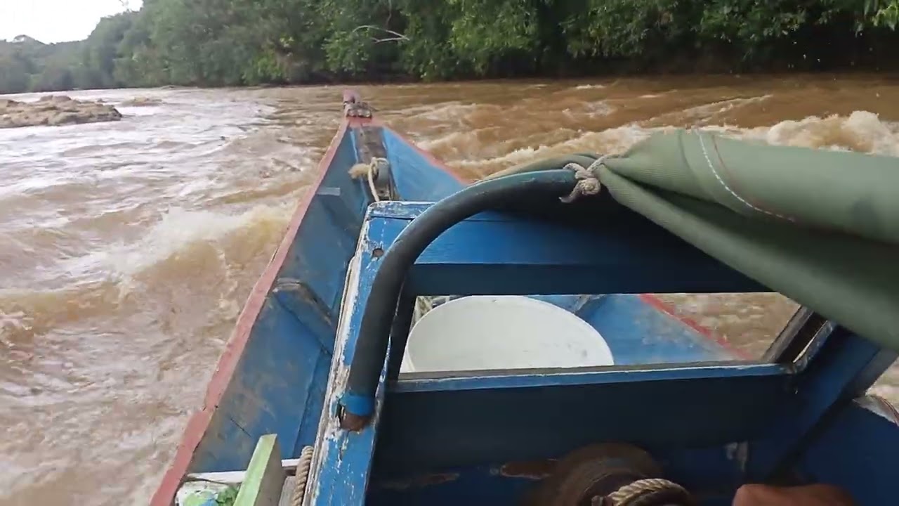 Tantangan melewati riam batu Katingan 