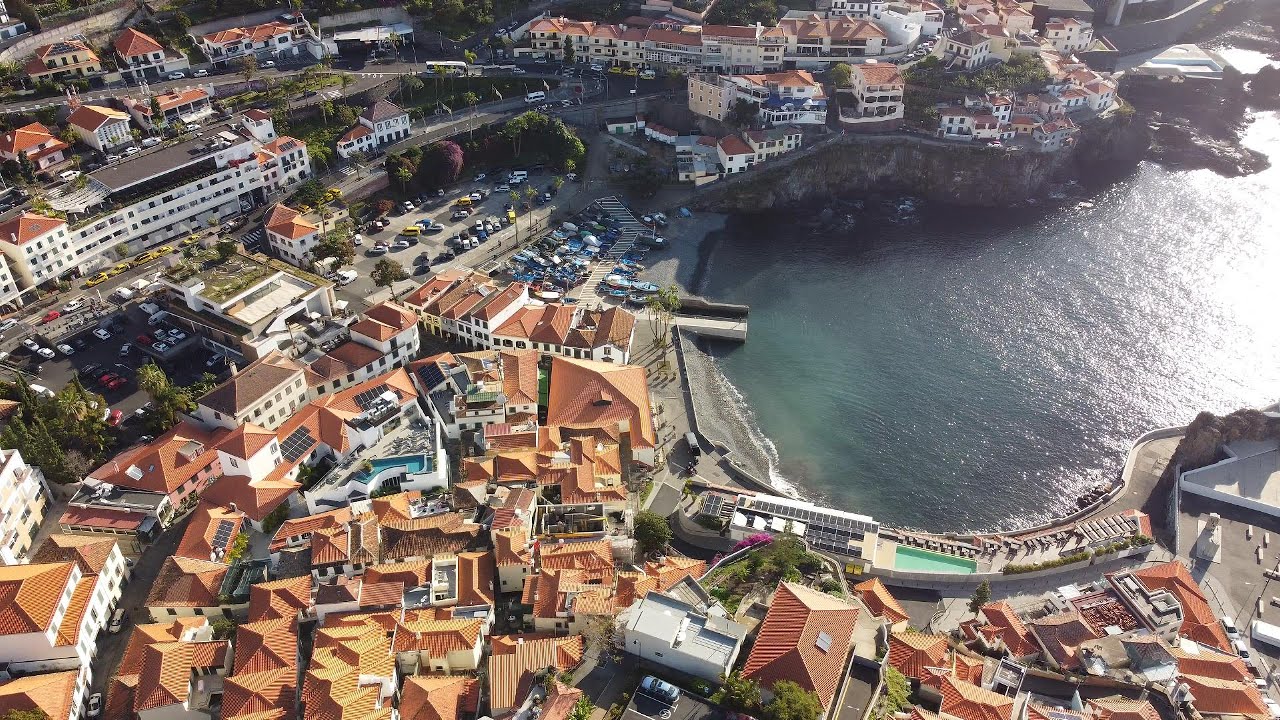 Cidade de Câmara de Lobos 1, Ilha da Madeira, Portugal - Vista Aérea Drone Mini 2