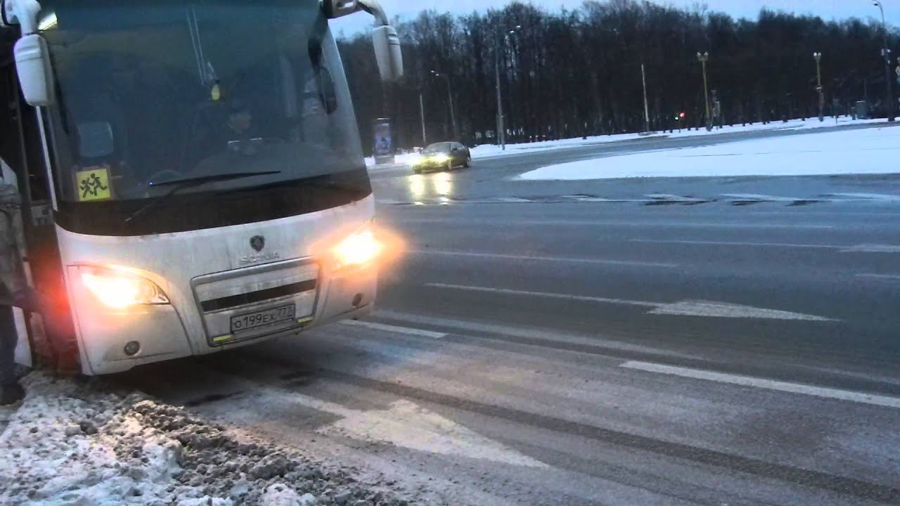 Москвич валит боком