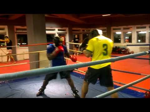 sparring in tough gym, Andre agbobly mit Tyson Jahloh runde 3
