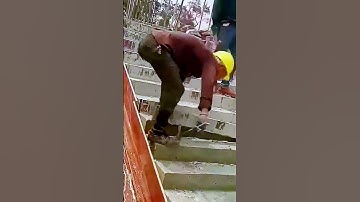 The process of dismantling the stair formwork = good tools can increase efficiency