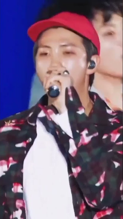 when RM & Hobi sang Suga's mic drop part as his earpiece had a problem....🥺#bts