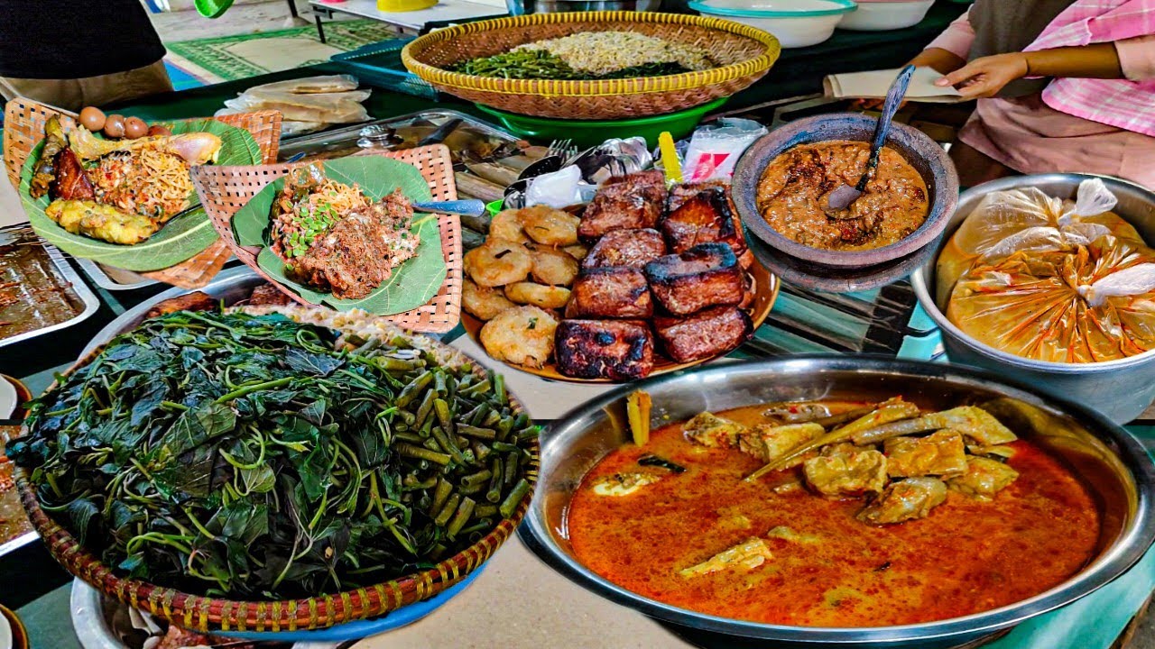 BUSET! DI GUYUR HUJAN TETEP MEMBLUDAK, TERNYATA MURAH BANGET DI SINI 6 RIBU BIKIN KENYANG!