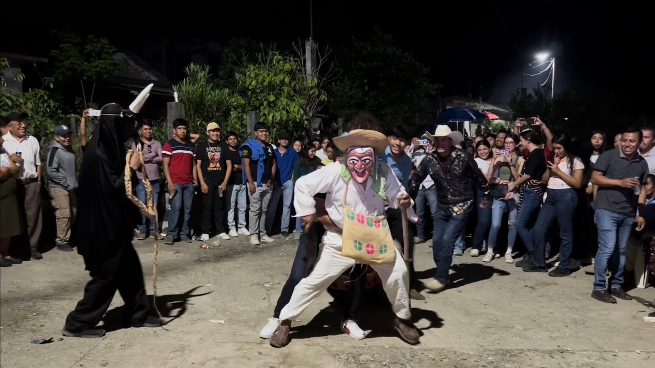Baile en el barrio de la Cruz Chapulhuacanito. “Bajada de máscaras” #Xantolo2024