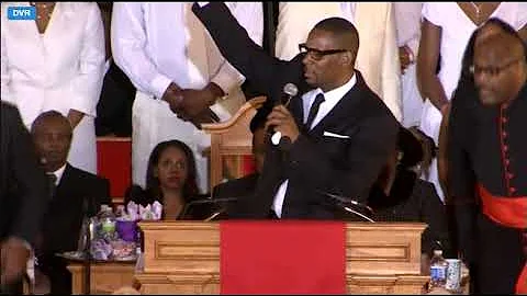 R Kelly  I Look To You Whitney Houston's Funeral