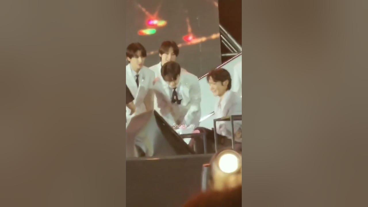 Jay fighting for his life just to sit besides hobi #jay #jhope #enhypen #bts #shorts