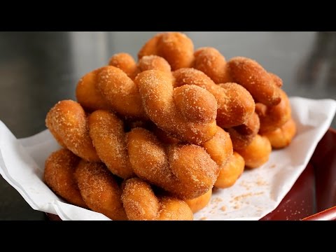 Twisted Korean doughnuts (Kkwabaegi: 꽈배기)