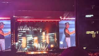 Tim McGraw singing I Like It, I Love It (with Lainey Wilson)