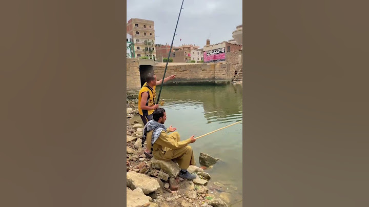 ‏￼ روحت أصطاد سمك من البحر 😂