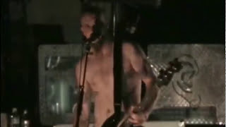 Queens of the Stone Age - Monsters in the Parasol live @ Columbus 2002 (3-CAM MIX)