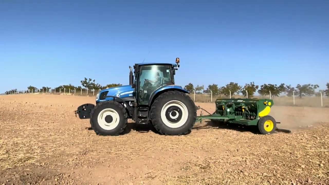 BUĞDAY EKME / Kırşehir, Akçaağıl Köyü, Acöz Çoralık ve Avuluk Bölgelerinde/ New Holland TR6 120 ile