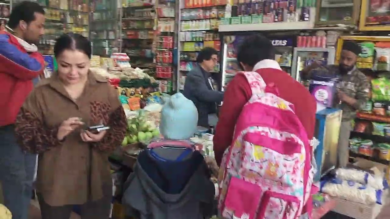 आज गया मै आई एन ए मार्किट, डिफेंस कालोनी, दिल्ली।