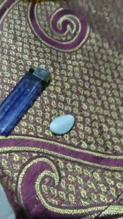 ini batu apa ya putih mirip biji salak, nemu di bawah pohon cery, yg tau komen ya..