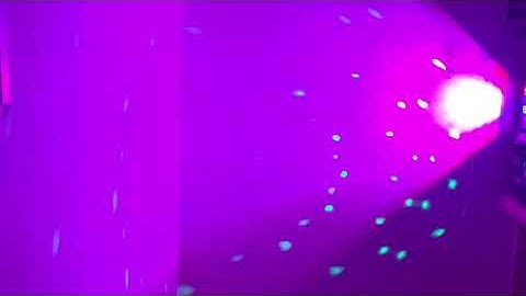 Sự kết hợp giữa 2 siêu phẩm đèn chớp theo nhạc 7 màu 24 mắt và đèn dj mini cực chất.