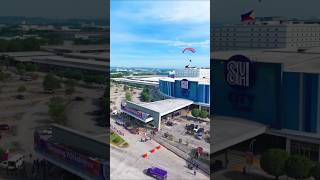 Philippine flag soars high at SM City Clark, celebrating freedom, unity, and Filipino pride. 🇵🇭✨❤️💙💛