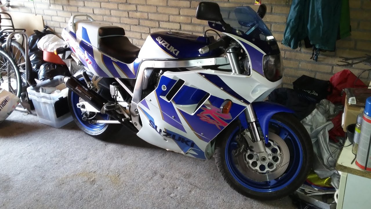 Suzuki gsxr1100 oilcooled, 1992 bleu white colours with Yoshimura sound