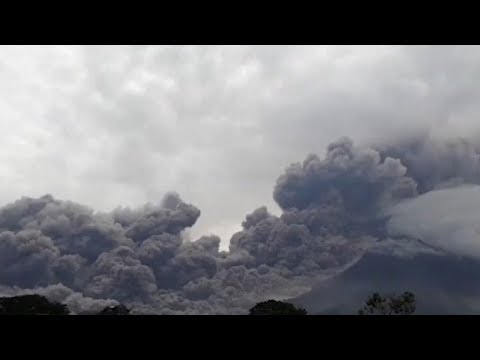 Video: Volcan De Fuego V Guatemale Ponechává Nejméně 25 Mrtvých