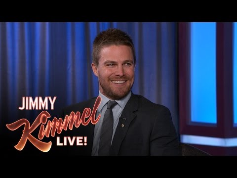 Vídeo: Stephen Amell Net Worth: Wiki, Casado, Família, Casamento, Salário, Irmãos