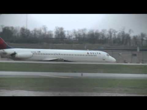 Delta Airlines Plane Slides Off Runway. www.AirCrashObserver.com - YouTube