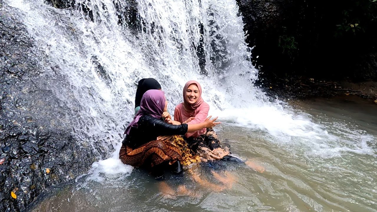 Basah Basahan Inilah Nostagia Gadis Desa Mempesona Mandi Di Sungai Indonesia Girl Rural Life