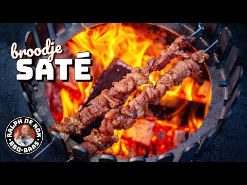 Flame grilled KIP SAT met pindasaus op de BBQ!