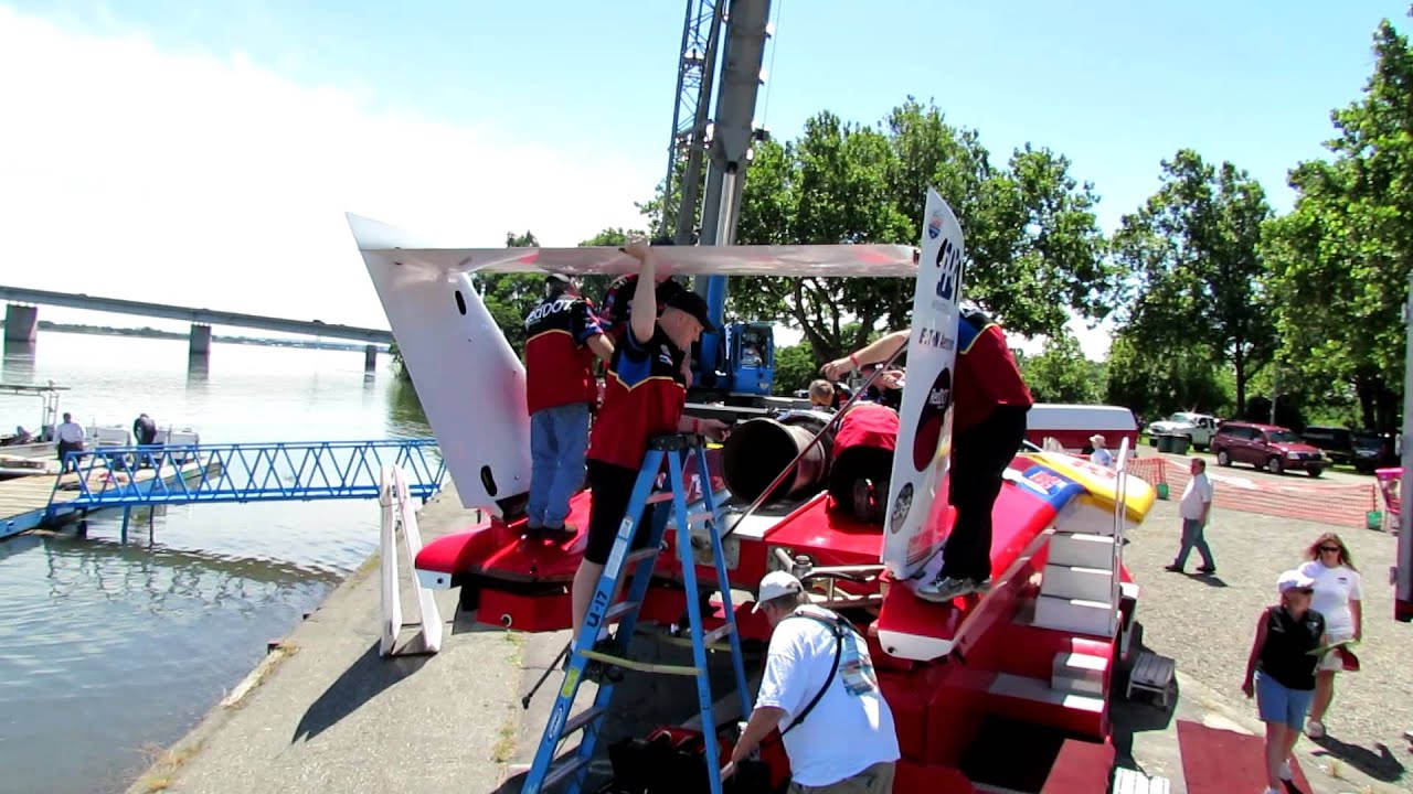 U17 Red Dot Unlimited Hydroplane crew getting the boat ready to run