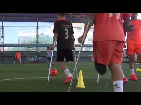 لاعبو كرة قدم البتر في غزة يعودون للملاعب بعد تخفيف القيود المفروضة بسبب كورونا