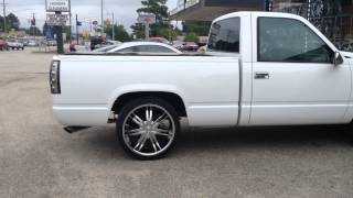 1992 CHEVROLET PICK UP leaving RIMTYME COLONIAL HEIGHTS on 22" BORGHINI B14