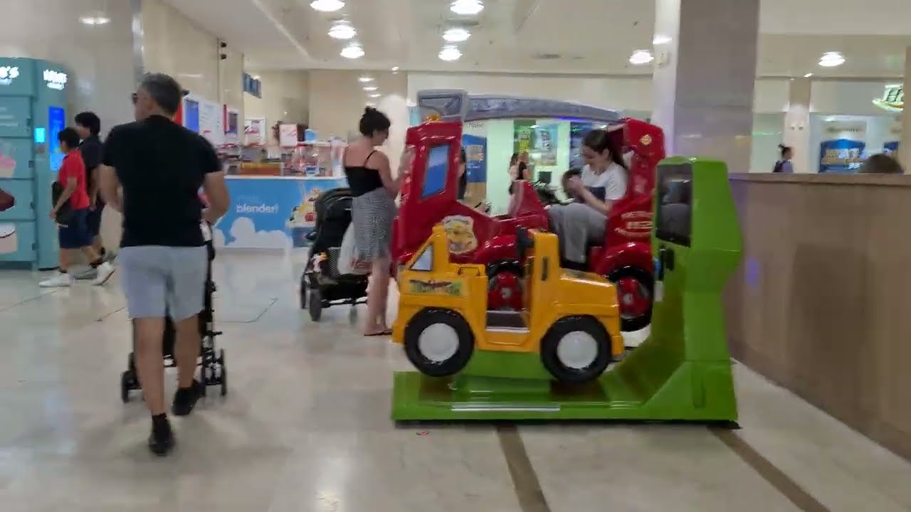 Broadway Shopping Centre in Bexleyheath (2022)