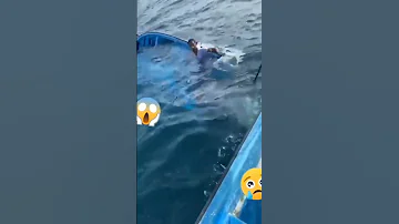 حراڨة تغرق بيهم الفلوكة في نص البحر 