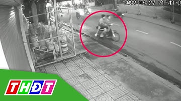 TP.HCM: Bị giật điện thoại, bé gái 10 tuổi chạy bộ đuổi theo 2 tên cướp | THDT