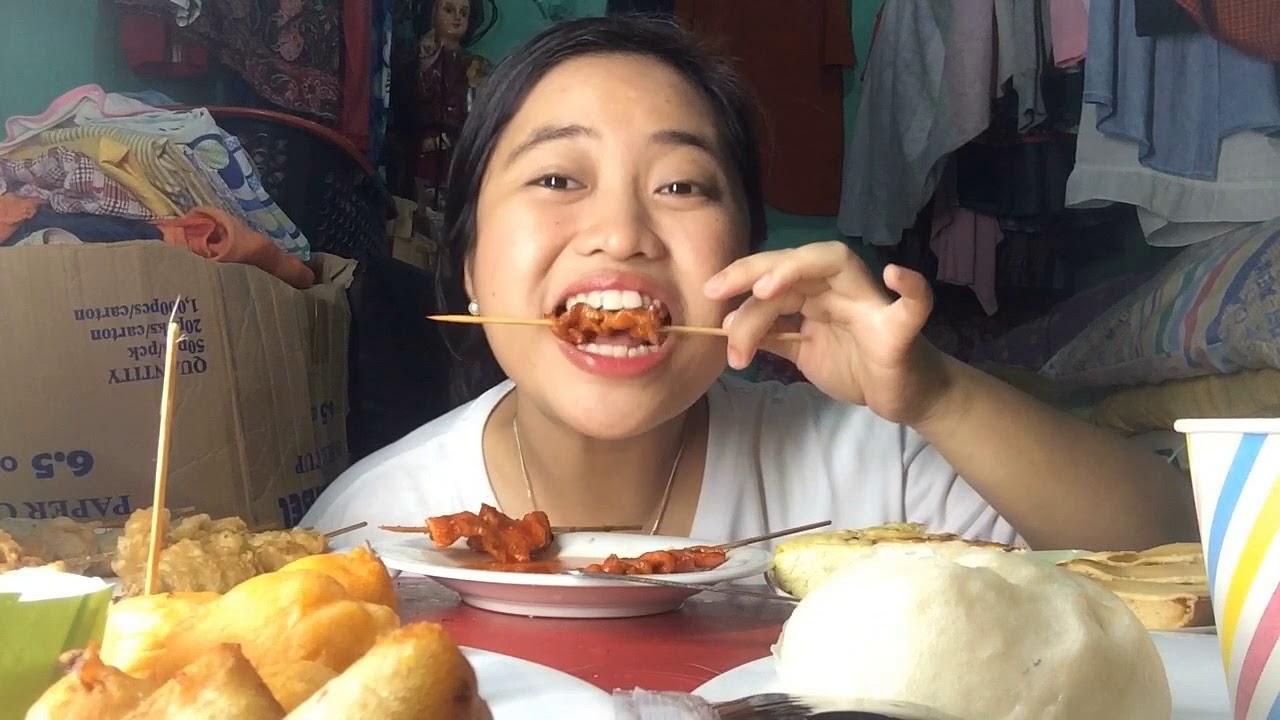 My first Mukbang 🍡💓🥘🥤🥨 YouTube