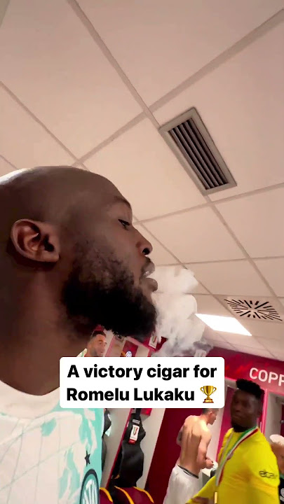 Well deserved victory cigar for Romelu Lukaku 👏